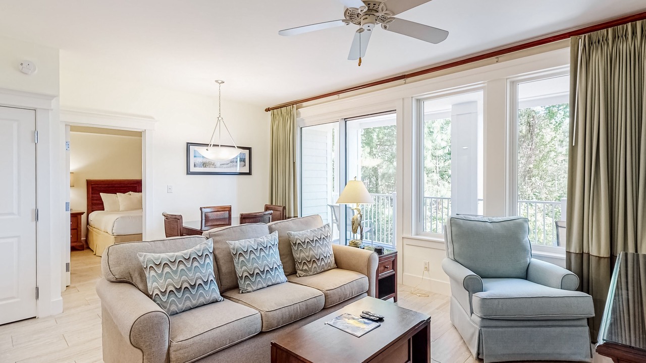 Photo of Livingroom in Baytowne Wharf