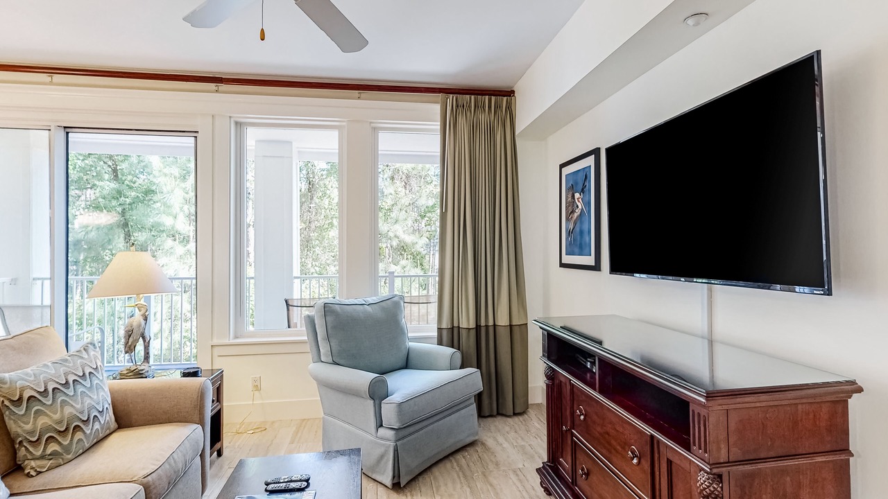 Photo of Livingroom in Baytowne Wharf