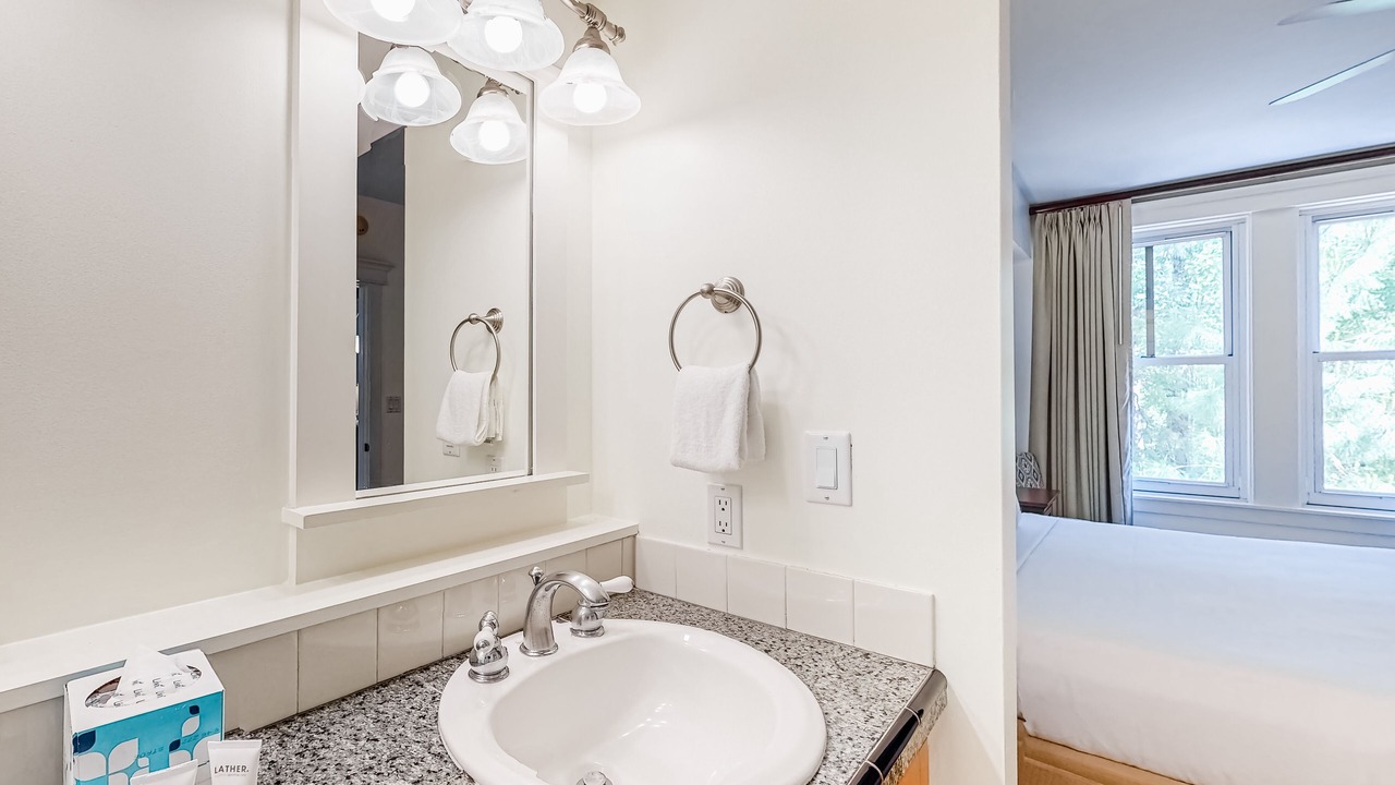 Photo of Bathroom in Baytowne Wharf