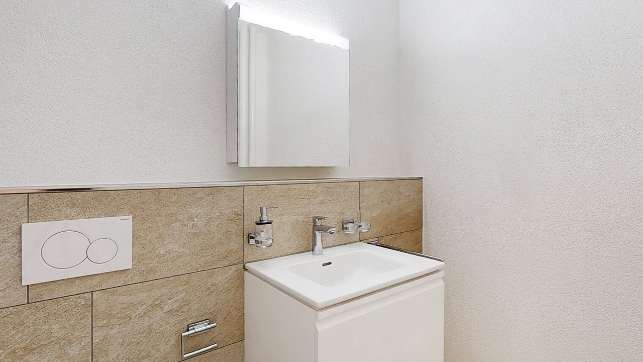 Photo of Bathroom in Iselin