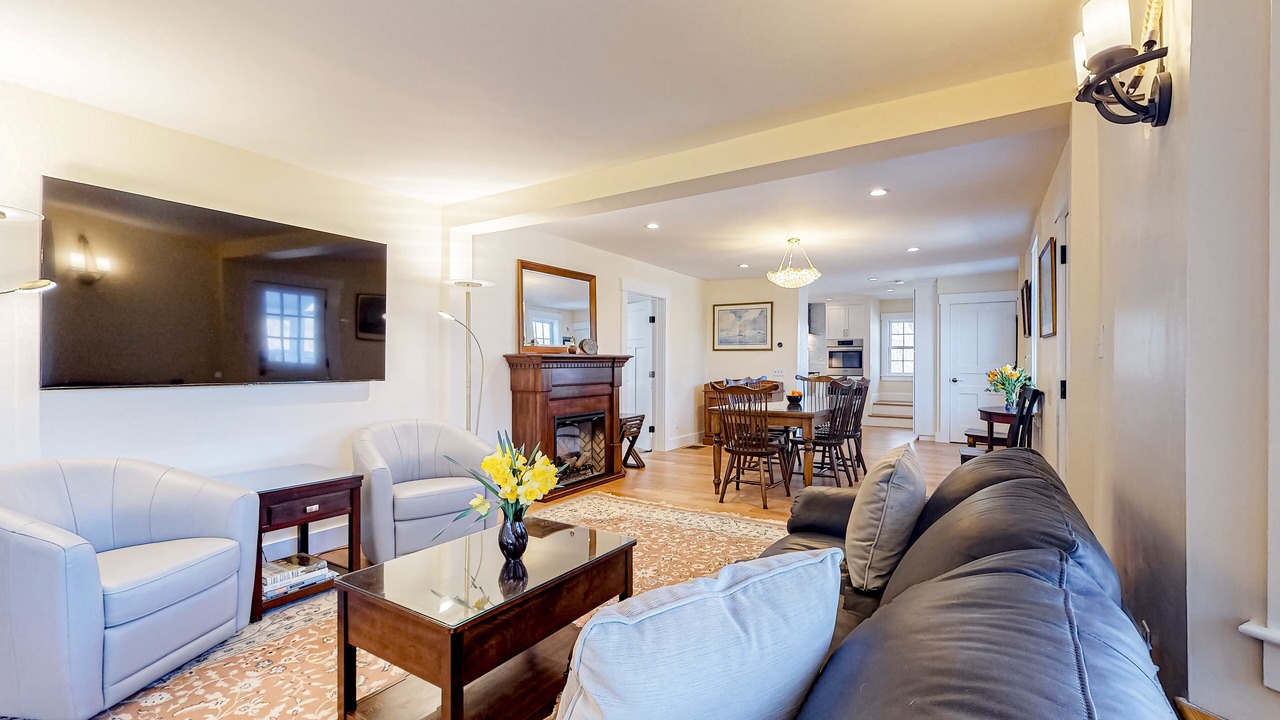 Photo of Livingroom in East Chop
