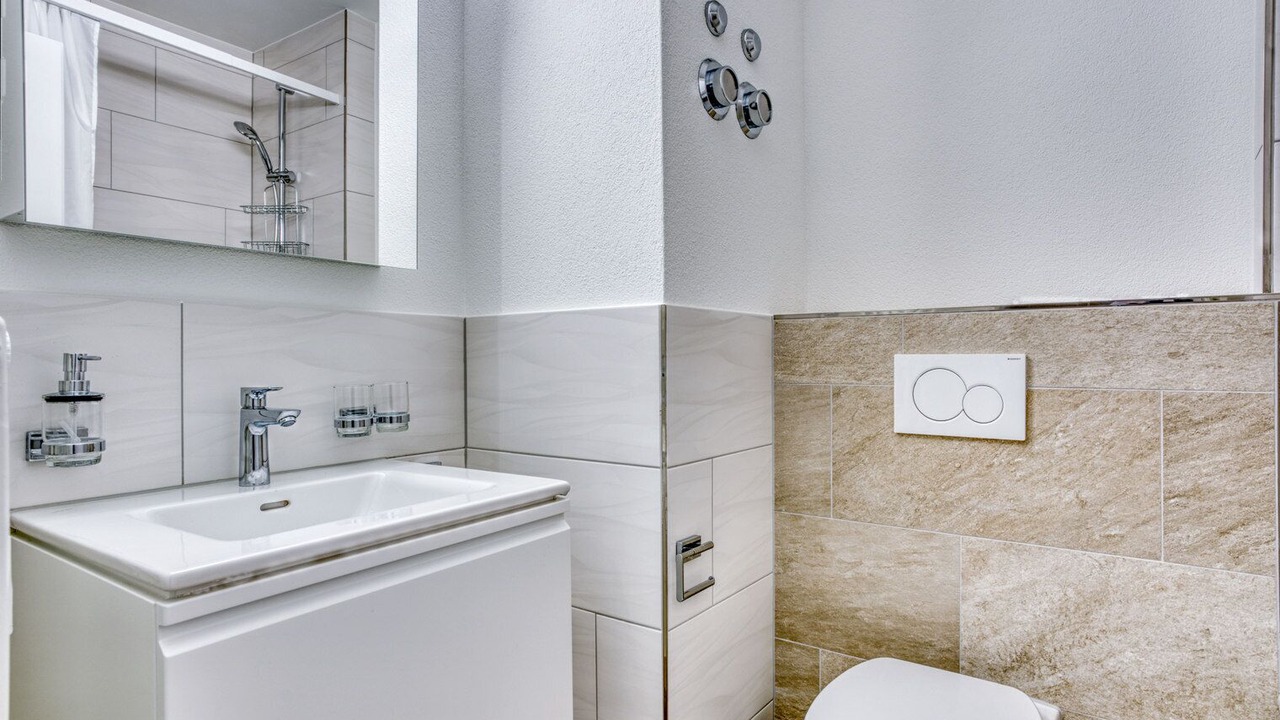 Photo of Bathroom in Iselin