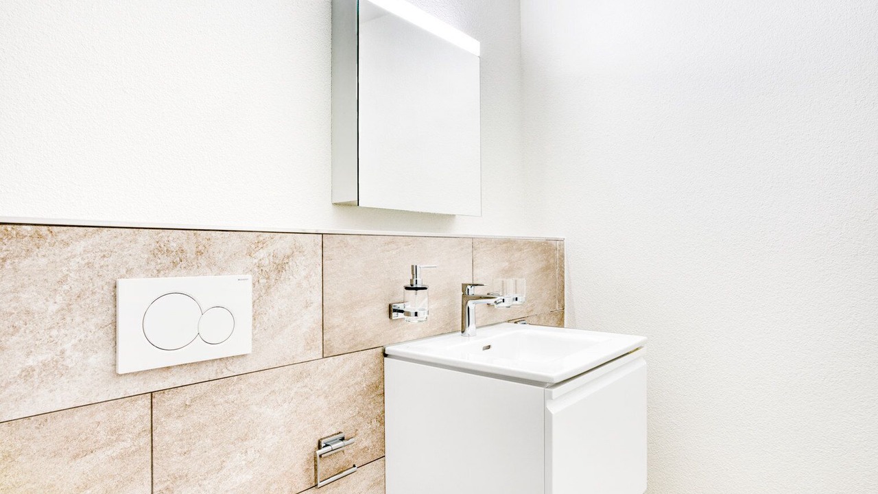 Photo of Bathroom in Iselin