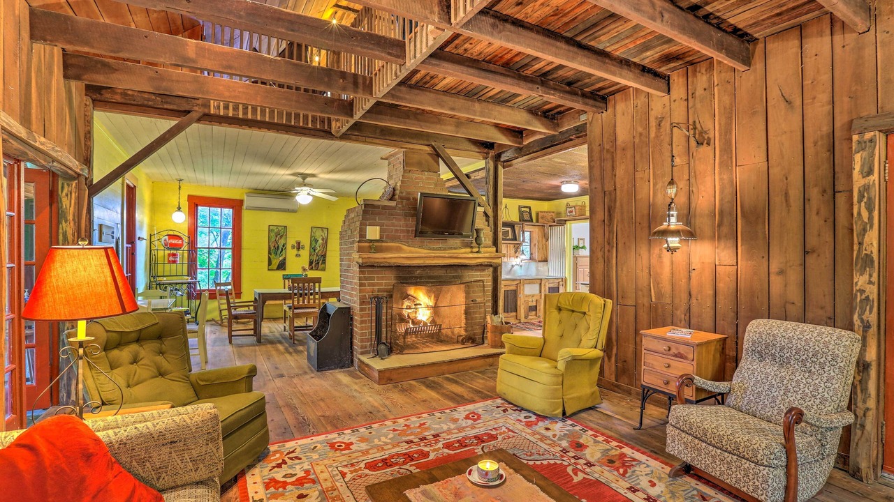 Photo of Livingroom in Burlington