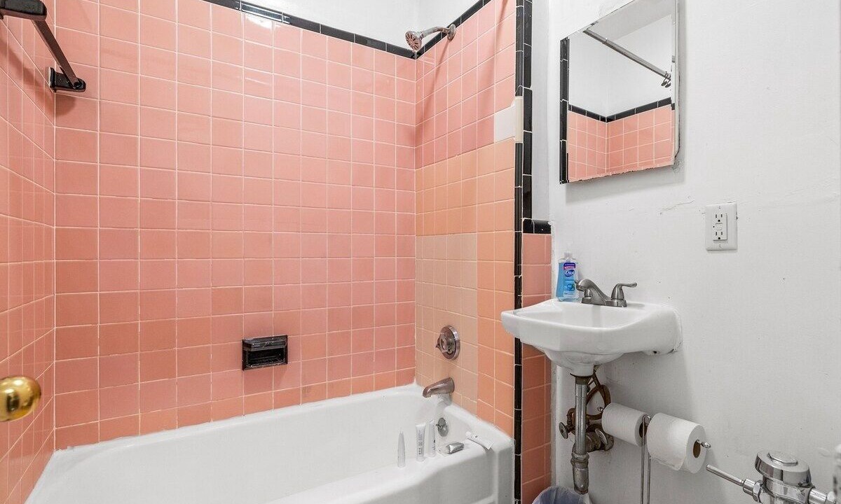 Photo of Bathroom in Theatre District
