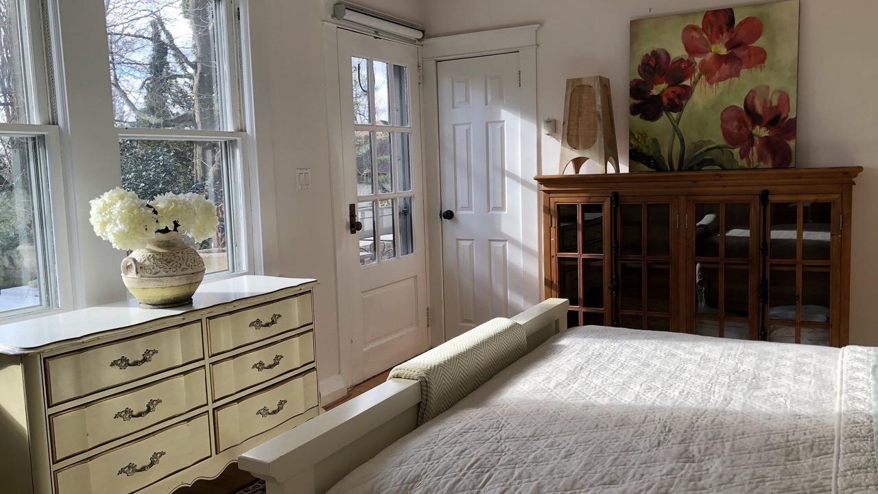 Photo of Bedroom in Glen Cove