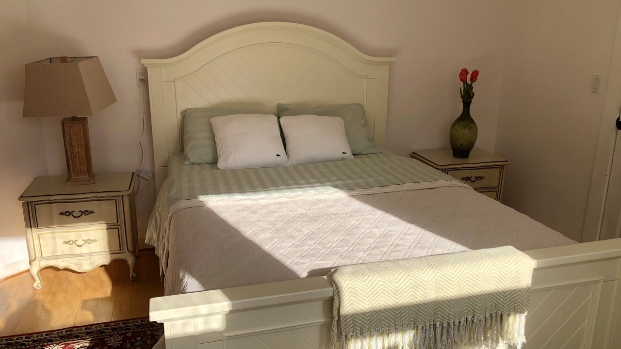 Photo of Bedroom in Glen Cove