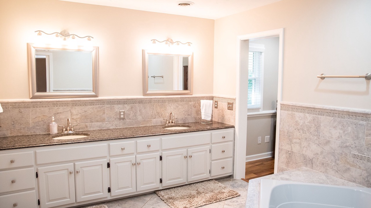 Photo of Bathroom in Leasburg