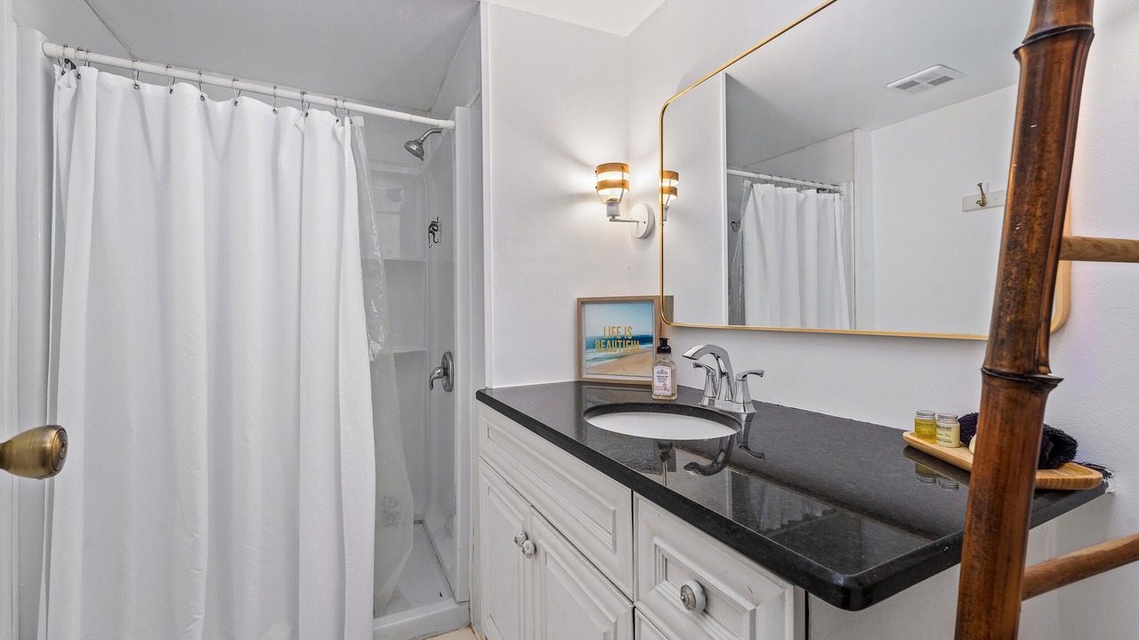 Photo of Bathroom in Weeki Wachee Gardens
