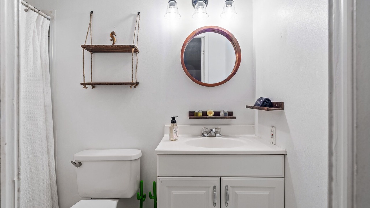 Photo of Bathroom in Weeki Wachee Gardens