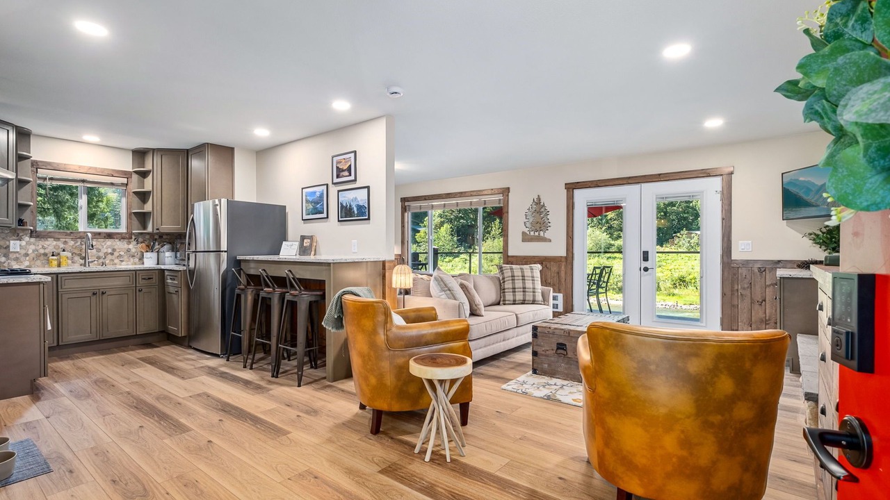 Photo of Livingroom in Gold Bar