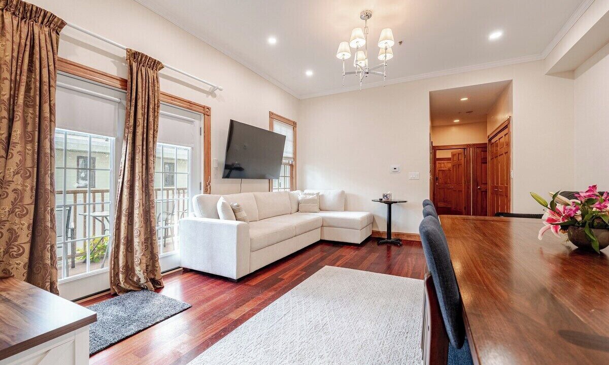 Photo of Livingroom in Inman Square
