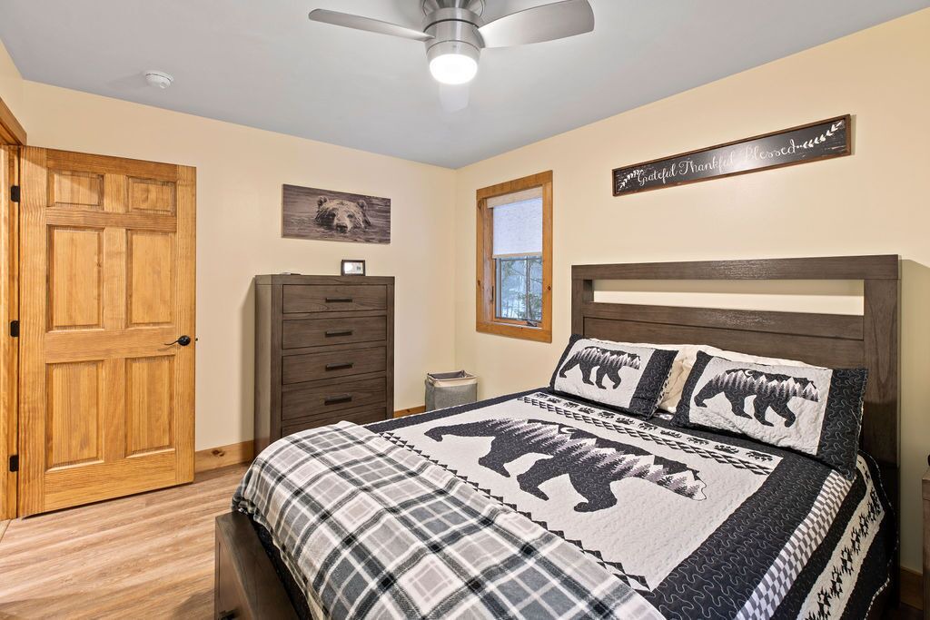 Photo of Bedroom in Inlet