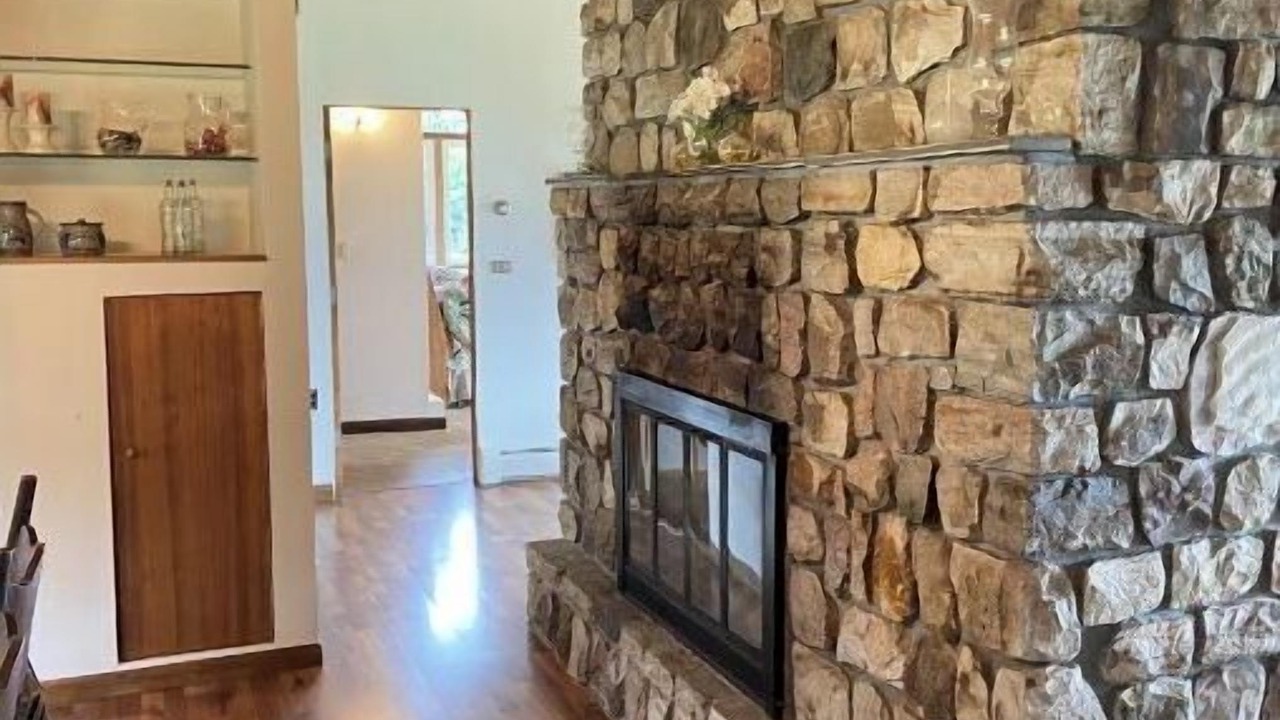 Photo of Livingroom in Schuyler Falls