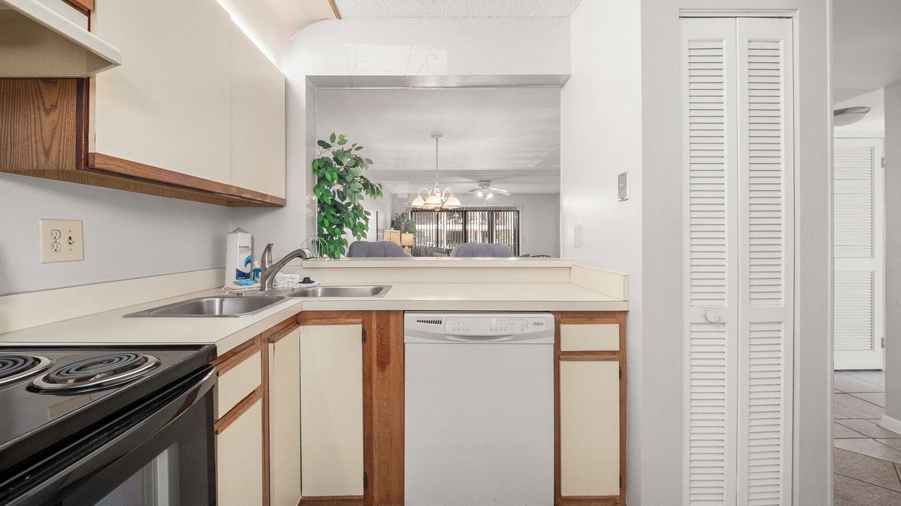 Photo of Kitchen in Butler Beach