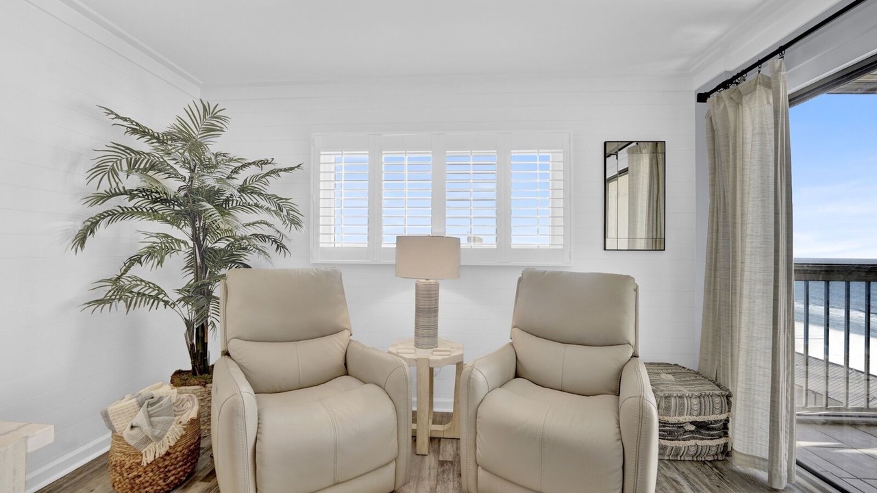 Photo of Livingroom in Biltmore Beach