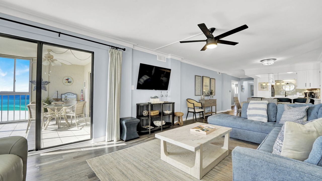 Photo of Livingroom in Biltmore Beach