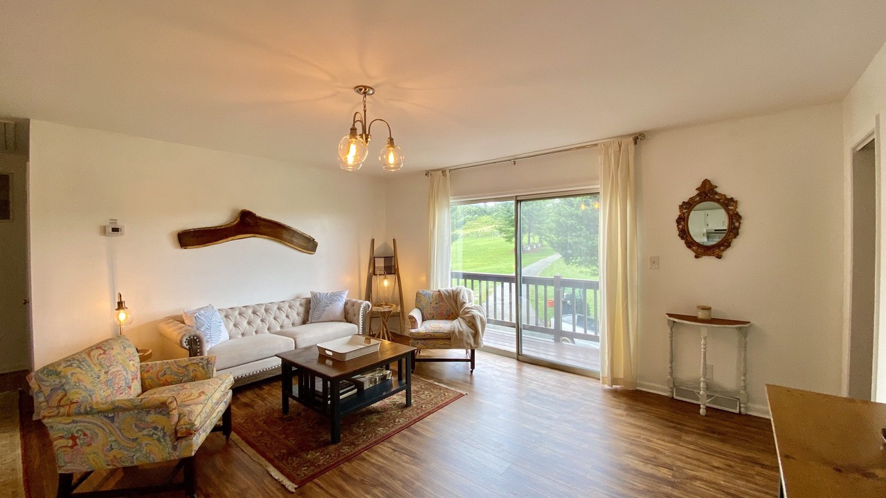 Photo of Livingroom in Stanardsville