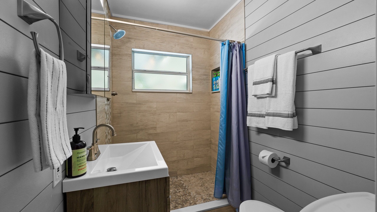 Photo of Bathroom in Cape Caneveral Beach Gardens