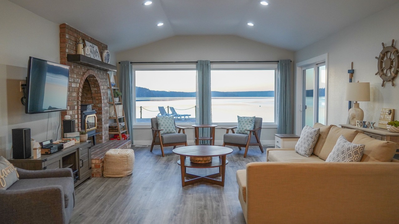 Photo of Livingroom in Shelton