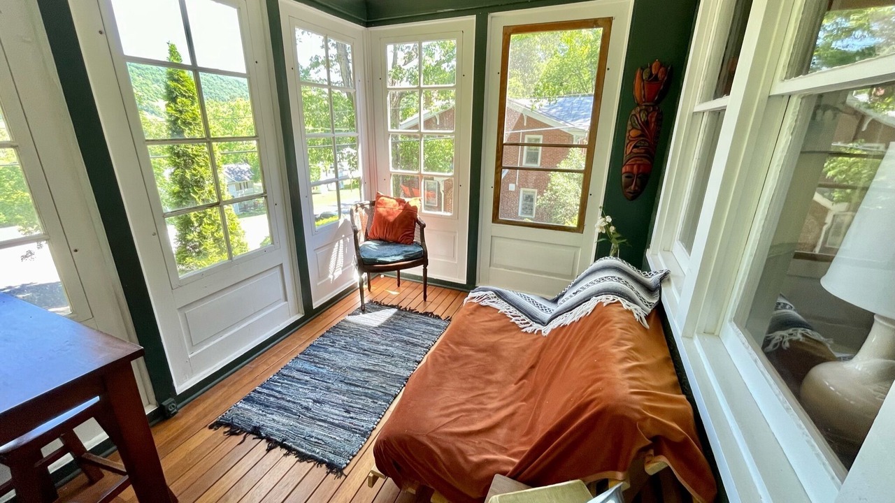 Photo of Bedroom in Warm Springs