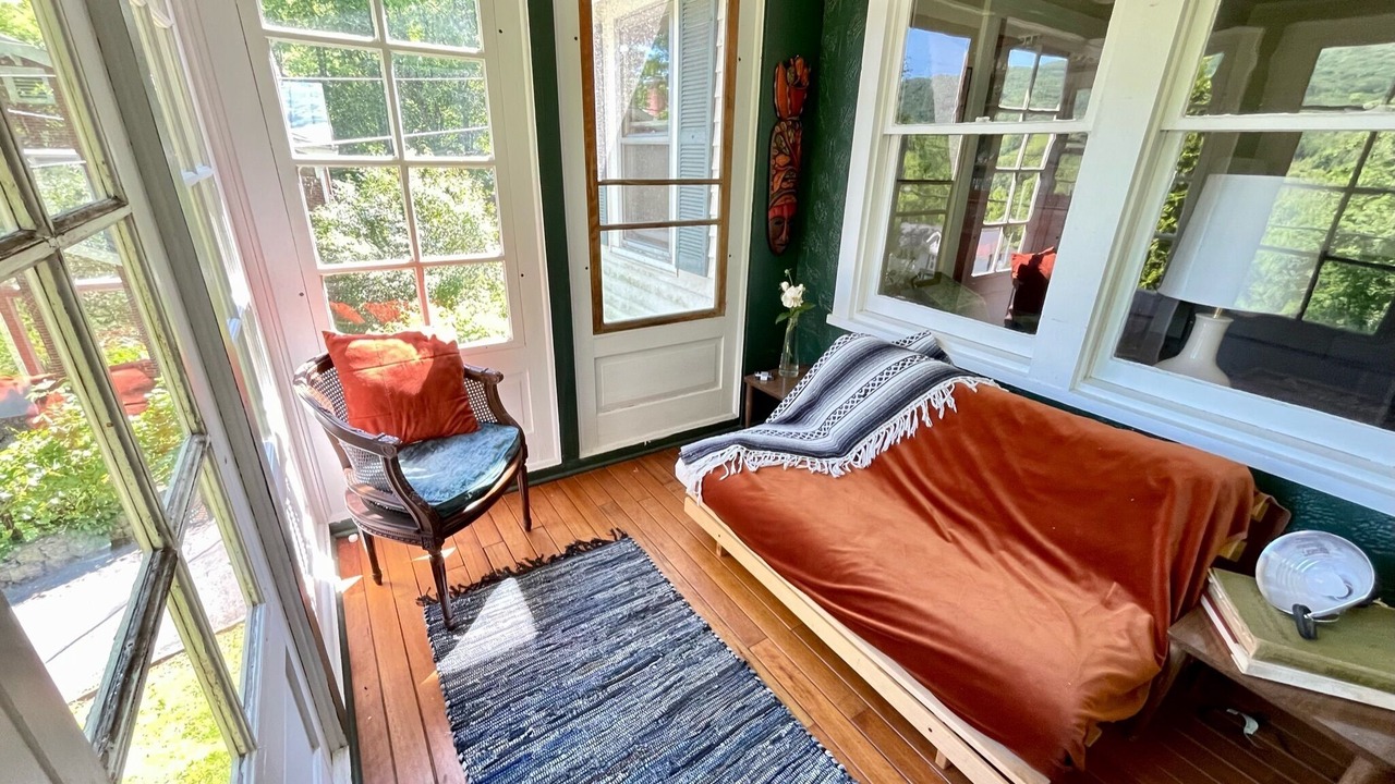 Photo of Livingroom in Warm Springs