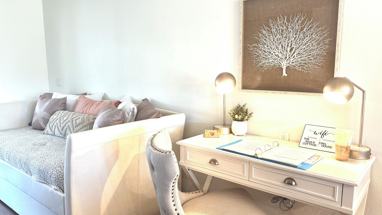 Photo of Livingroom in Indian Waters