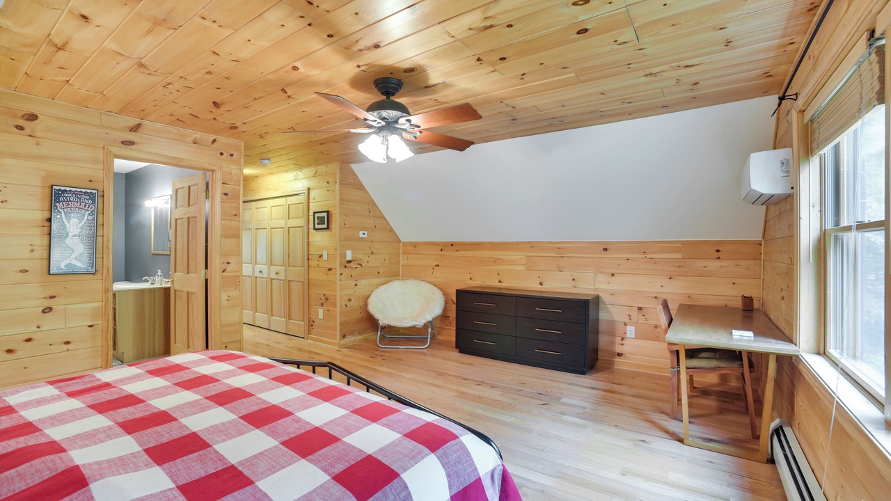 Photo of Bedroom in North Creek