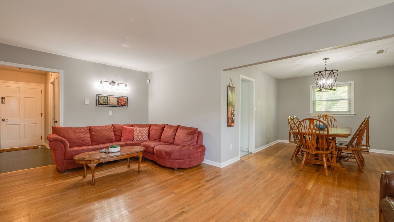 Photo of Livingroom in Buckroe Beach