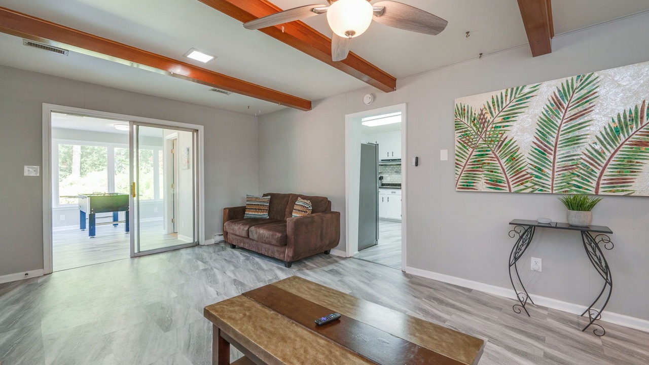 Photo of Livingroom in Buckroe Beach