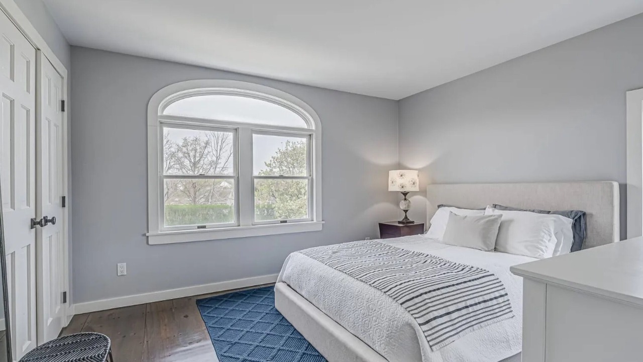 Photo of Bedroom in Aquebogue