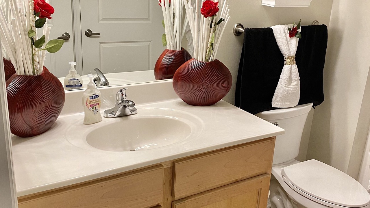 Photo of Bathroom in Coliseum Central