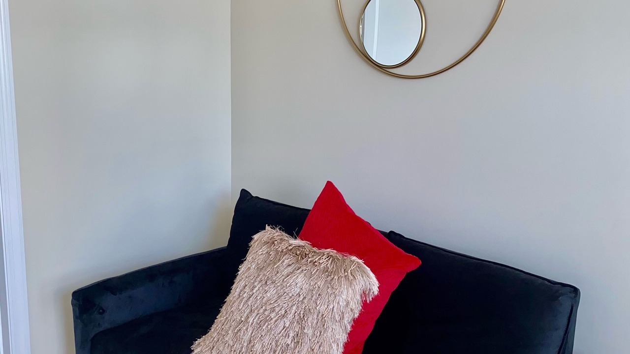Photo of Livingroom in Coliseum Central