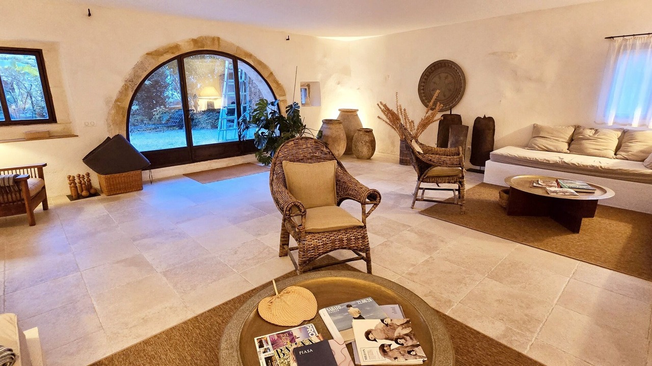 Photo of Livingroom in Oppede