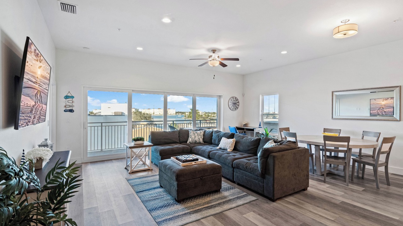 Photo of Livingroom in Madeira Beach