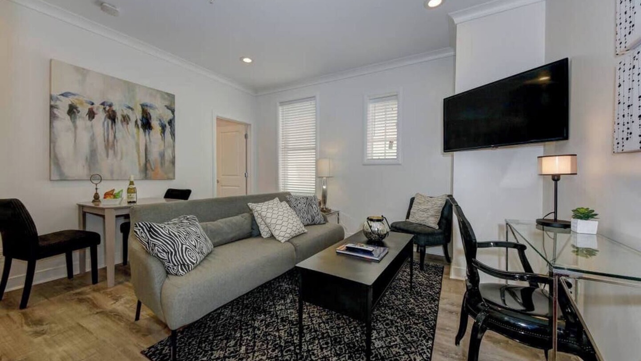 Photo of Livingroom in Dupont Circle