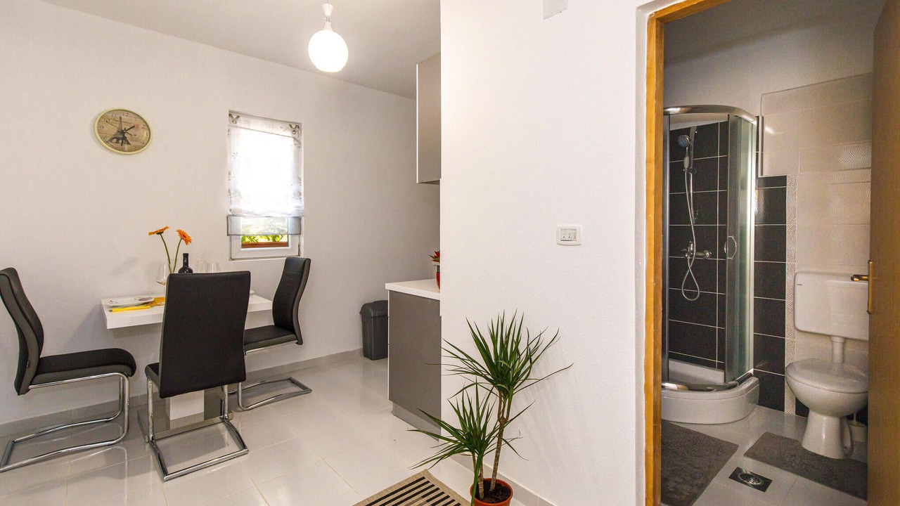 Photo of Bedroom in Cove Parja