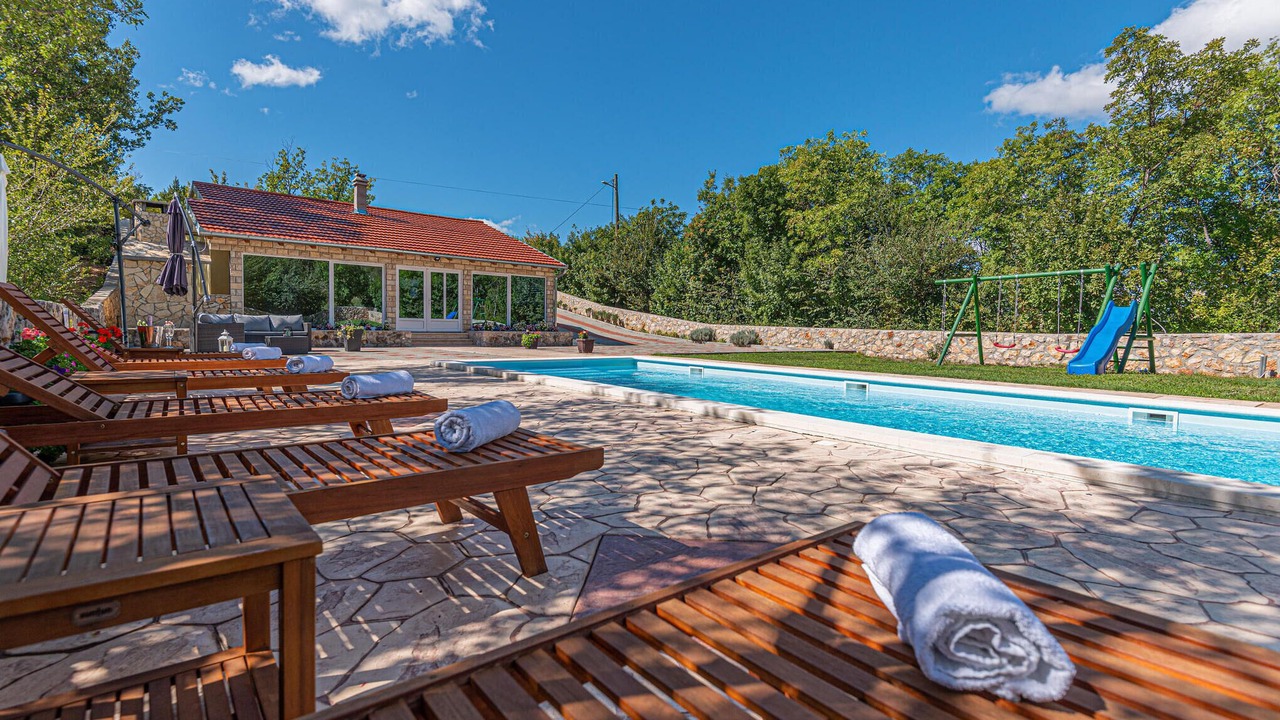 Photo of Outdoor in Cove Parja