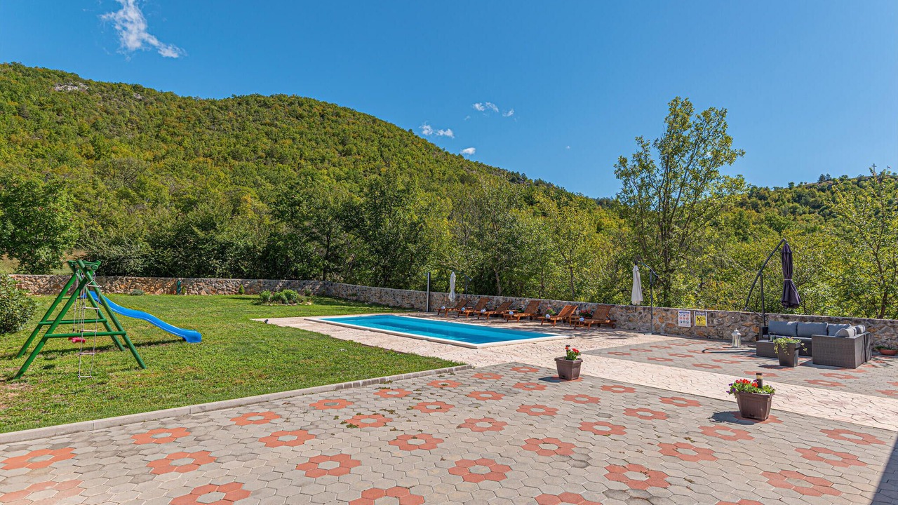 Photo of Outdoor in Cove Parja