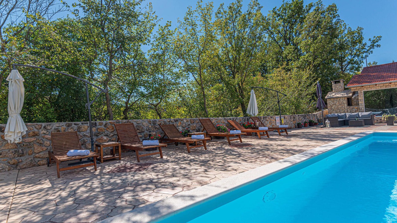 Photo of Outdoor in Cove Parja