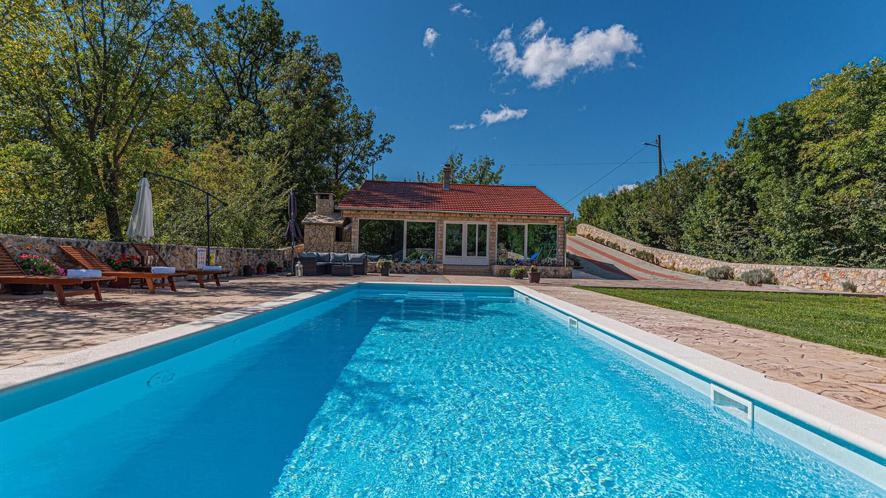 Photo of Outdoor in Cove Parja