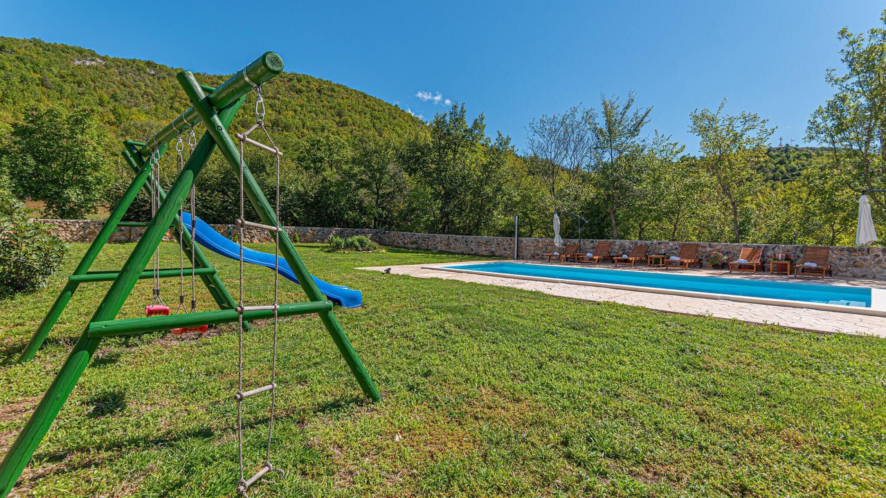 Photo of Outdoor in Cove Parja
