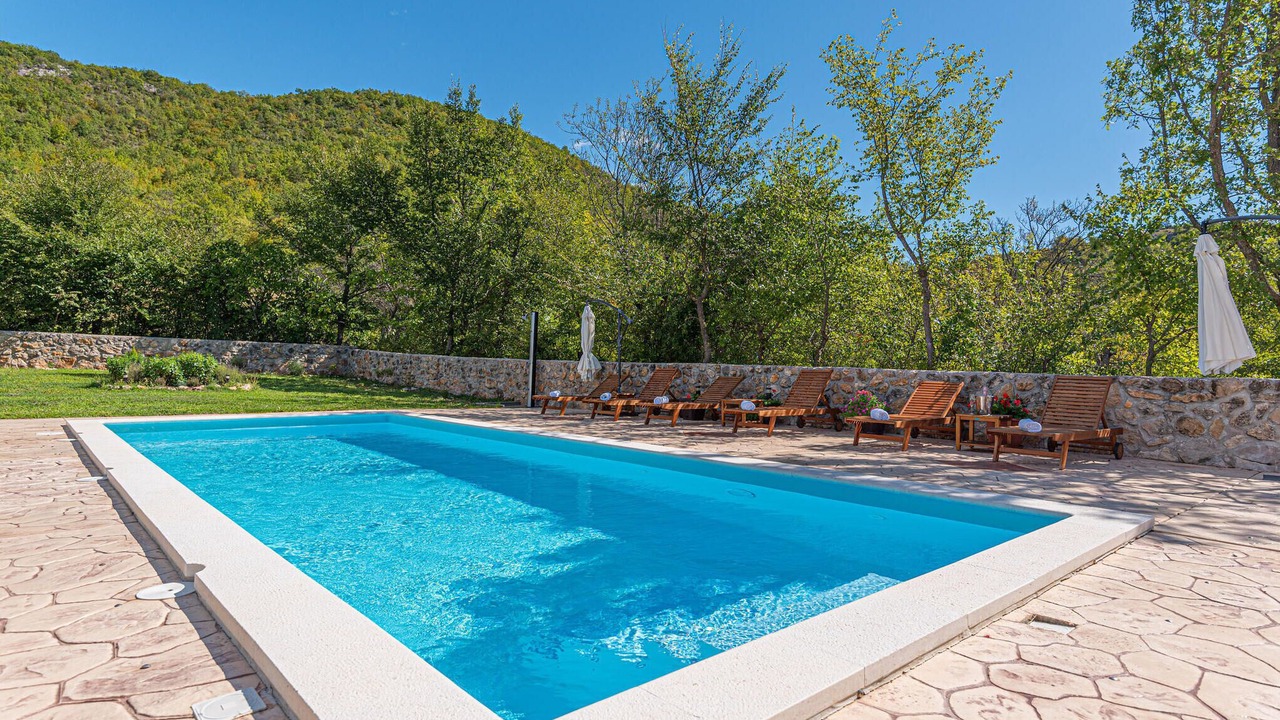 Photo of Outdoor in Cove Parja