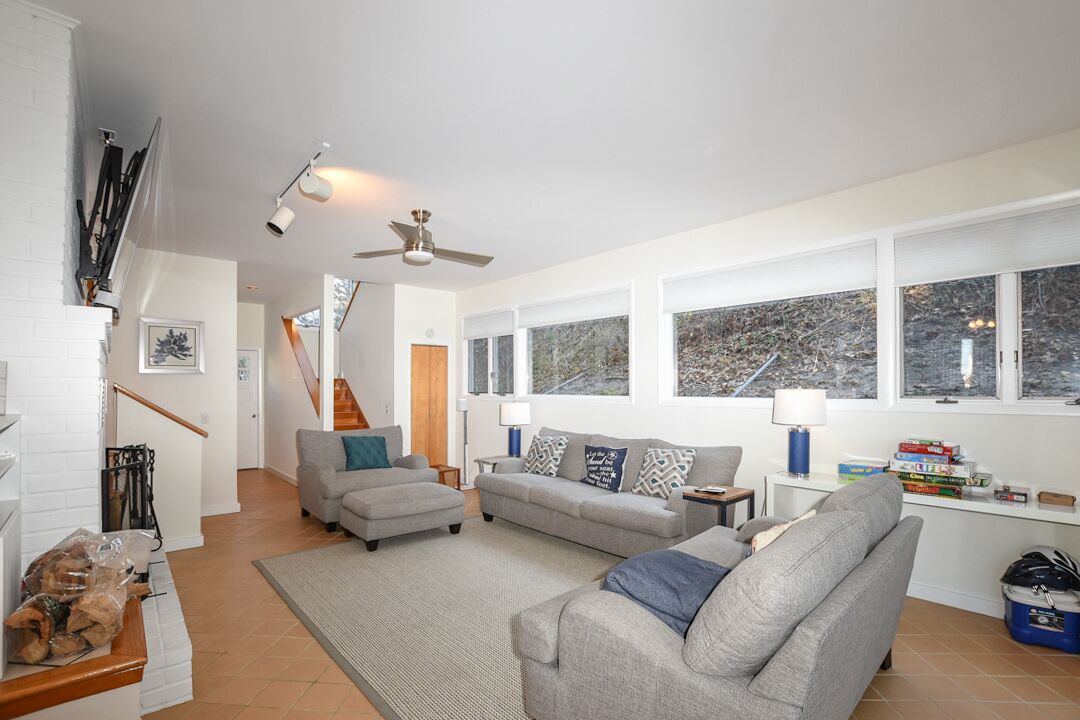 Photo of Livingroom in Mattituck