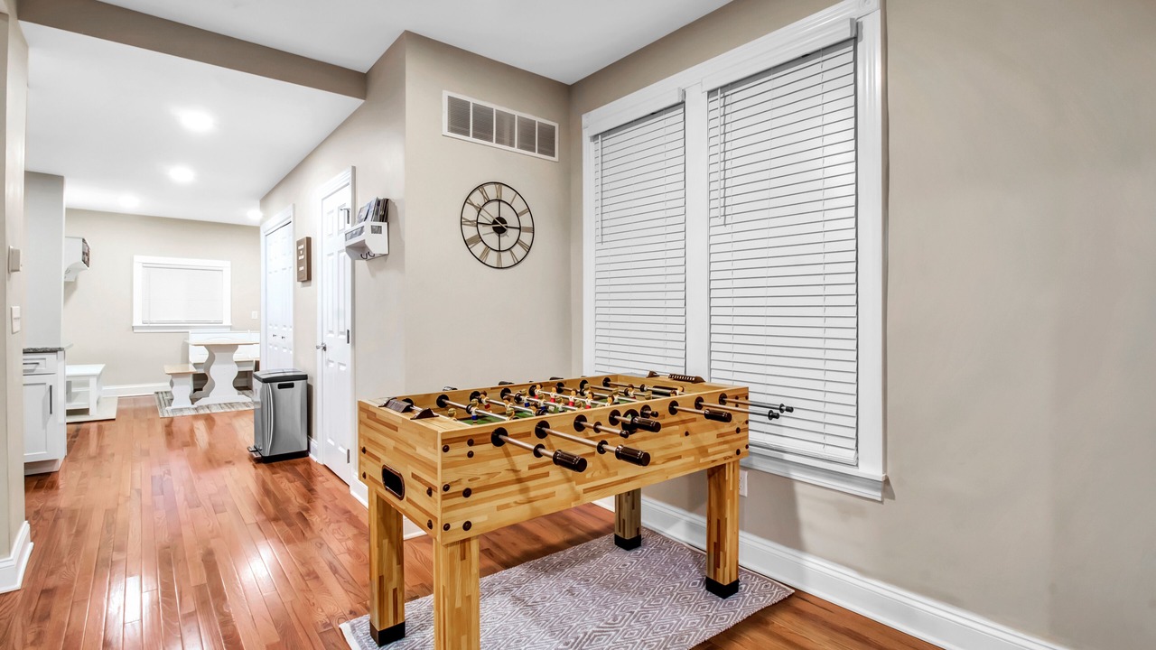 Photo of Bedroom in Front Park