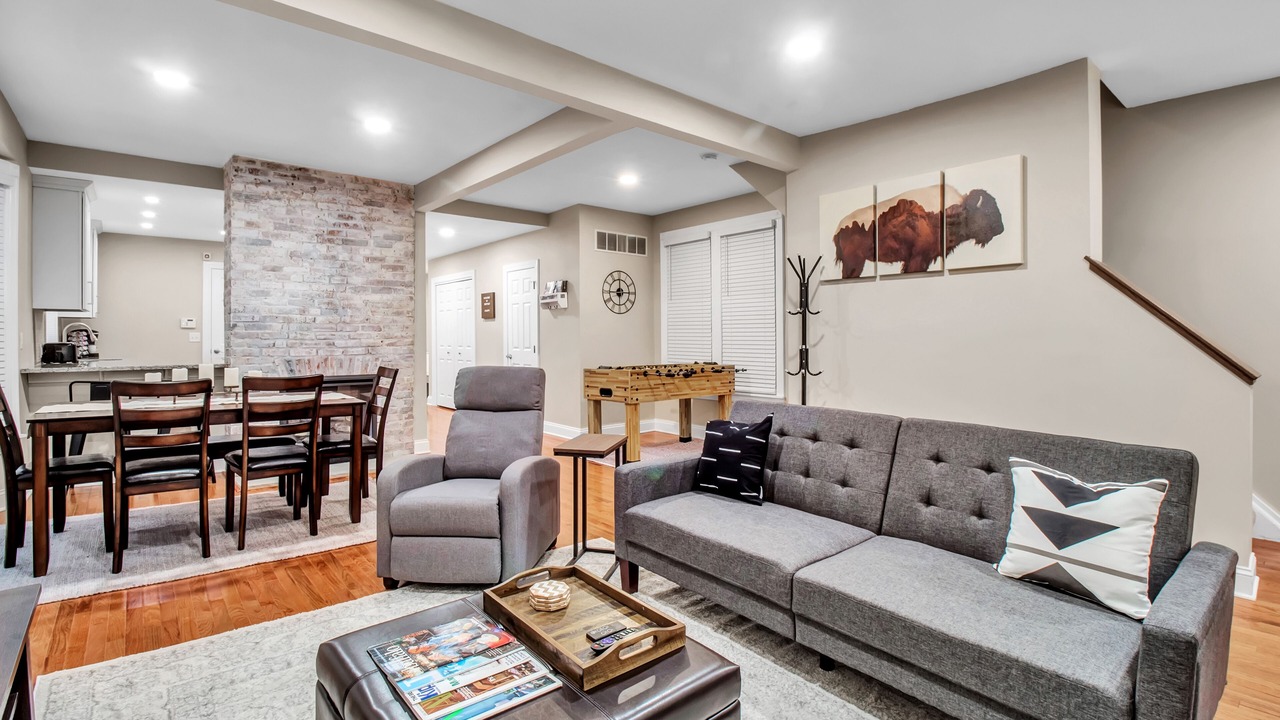 Photo of Livingroom in Front Park