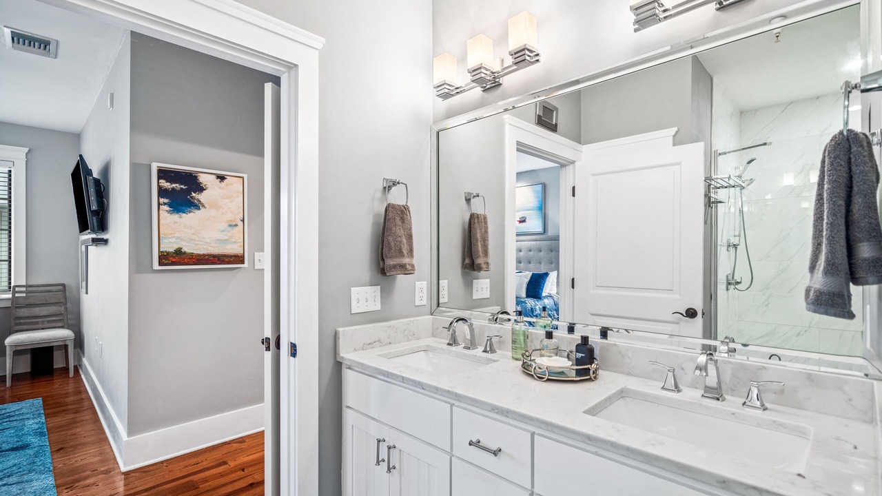 Photo of Bathroom in Treetop