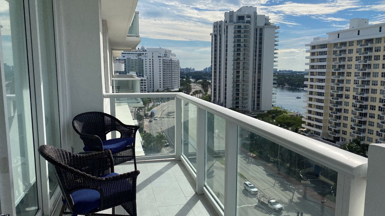 Photo of Patio Balcony in Mid Beach