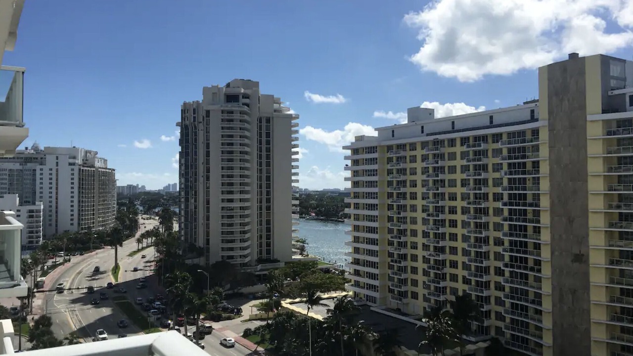 Photo of Patio Balcony in Mid Beach
