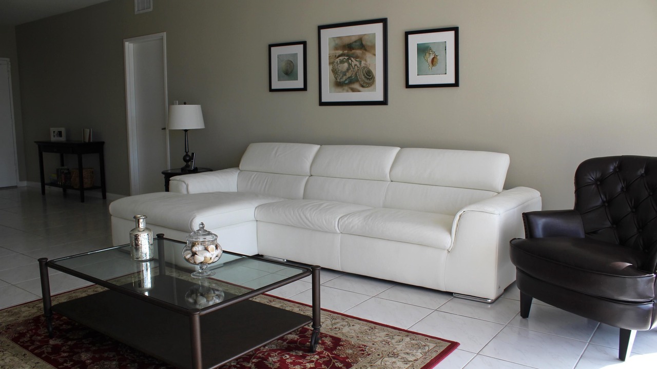 Photo of Livingroom in Mid Beach
